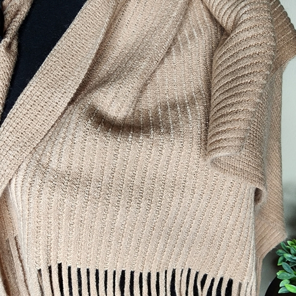 Cejon Women's Knit Poncho Wrap with fringe, tan, one size - Picture 5 of 6